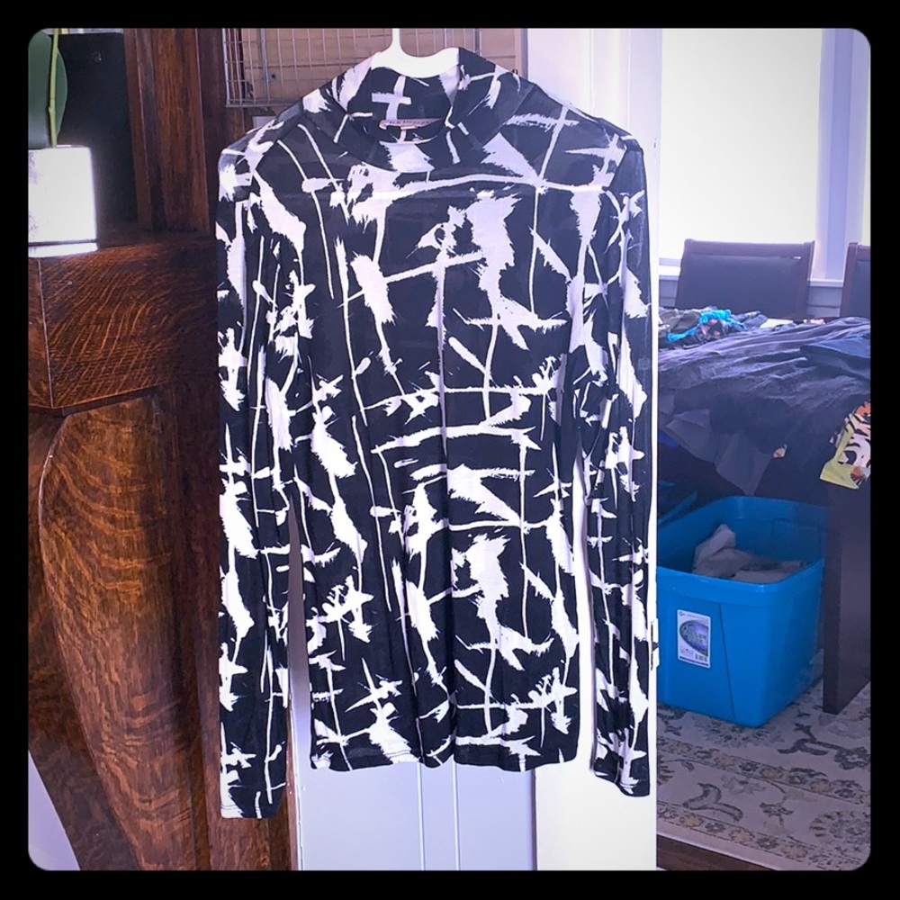 Light weight long sleeve top